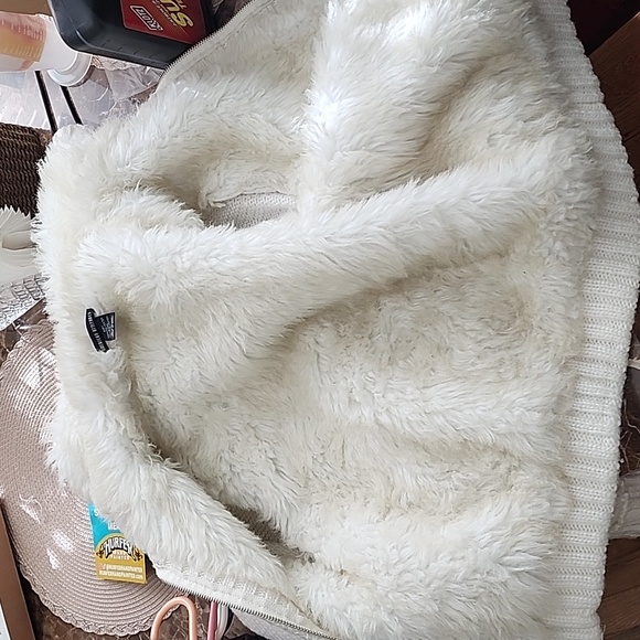 Sweater - Picture 8 of 10